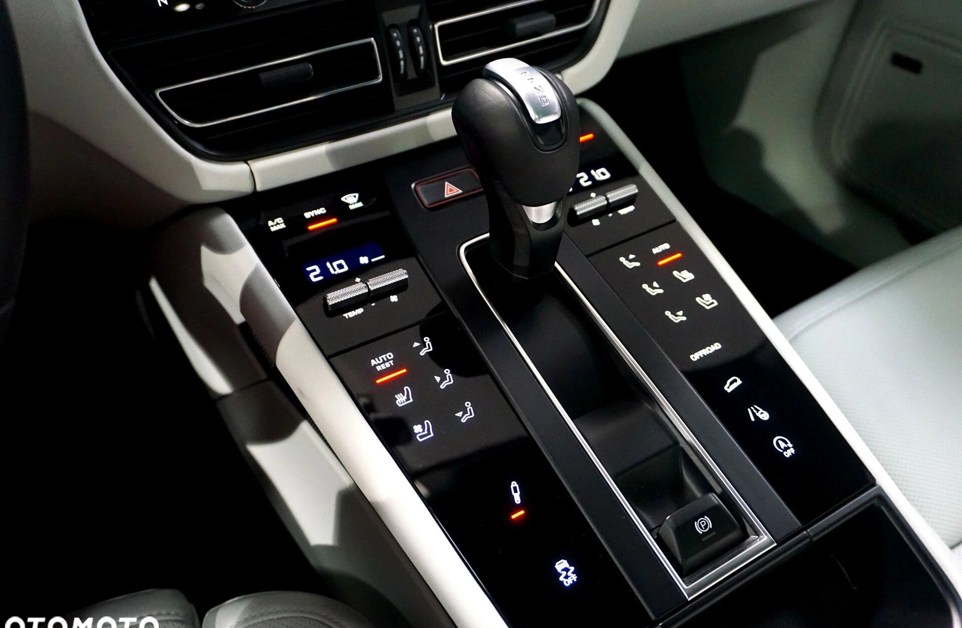 Porsche Macan cena 365000 przebieg: 3122, rok produkcji 2023 z Katowice małe 436